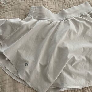 Lululemon white tennis skirt size 4